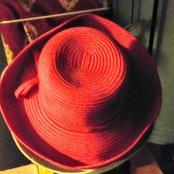 Christmas Red Ladies Hat - Picture 1 of 2